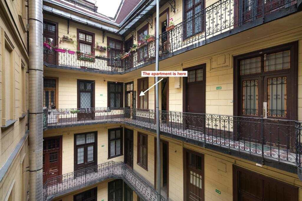 Contemporary Hidden Gem Art-Deco Residence Budapest Exteriör bild